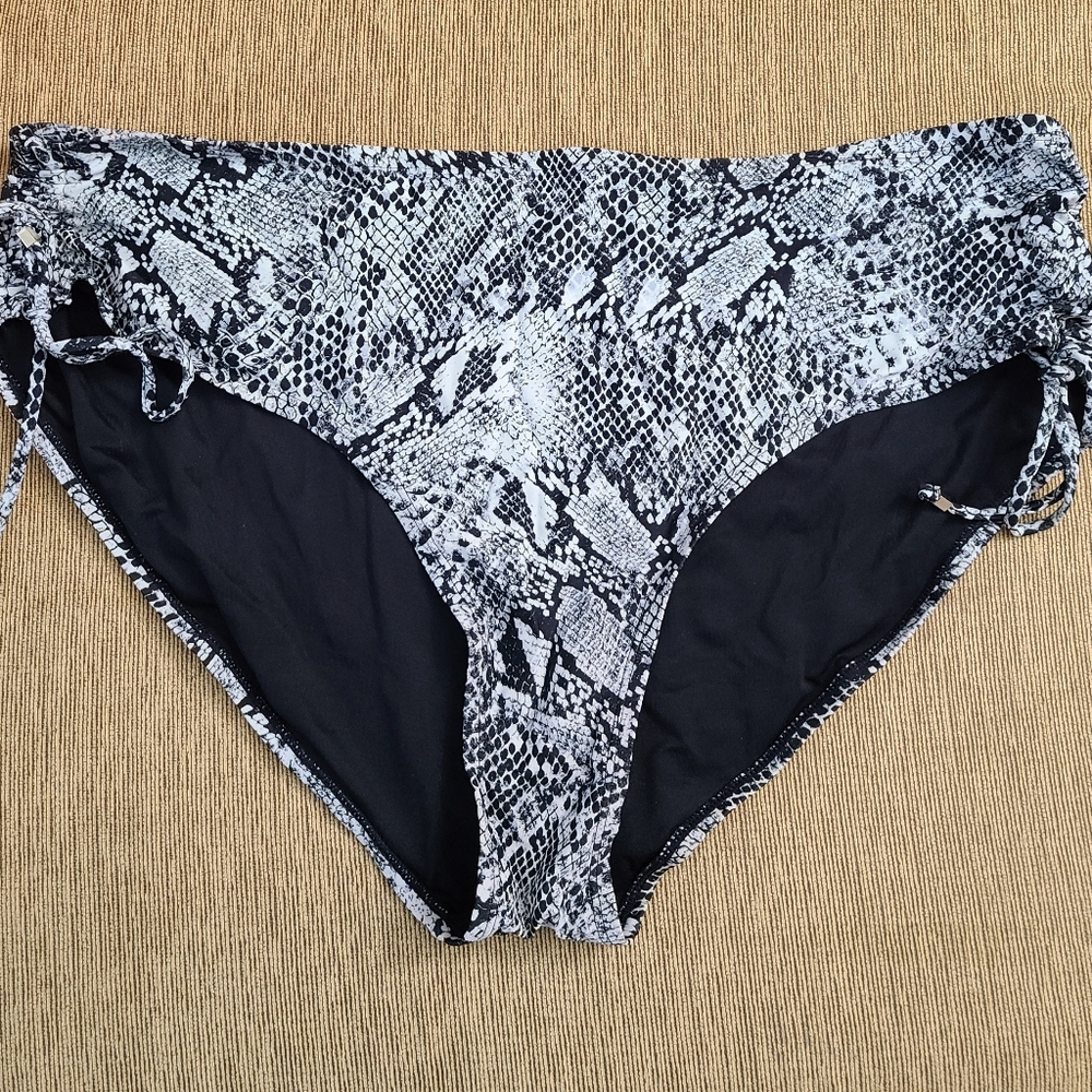 Plus size bikini bottom 2X (20W-22W)